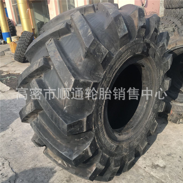 现货天力拌路机轮胎26.5-25人字花纹轮胎23.5-25冷却再生机轮胎