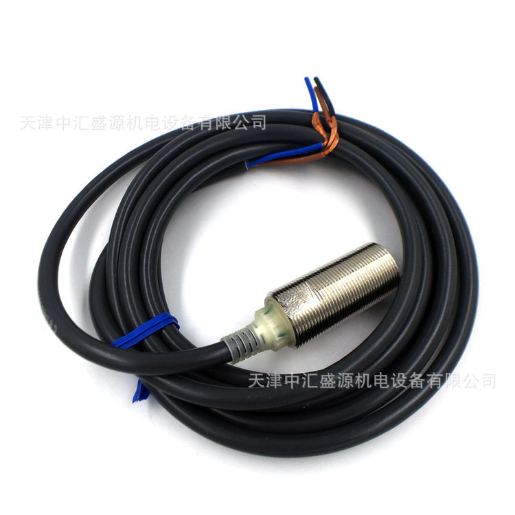 欧姆龙E2EM-X4X2接近开关4mm屏蔽直流2线式E2EM-X4X2 2M传感器