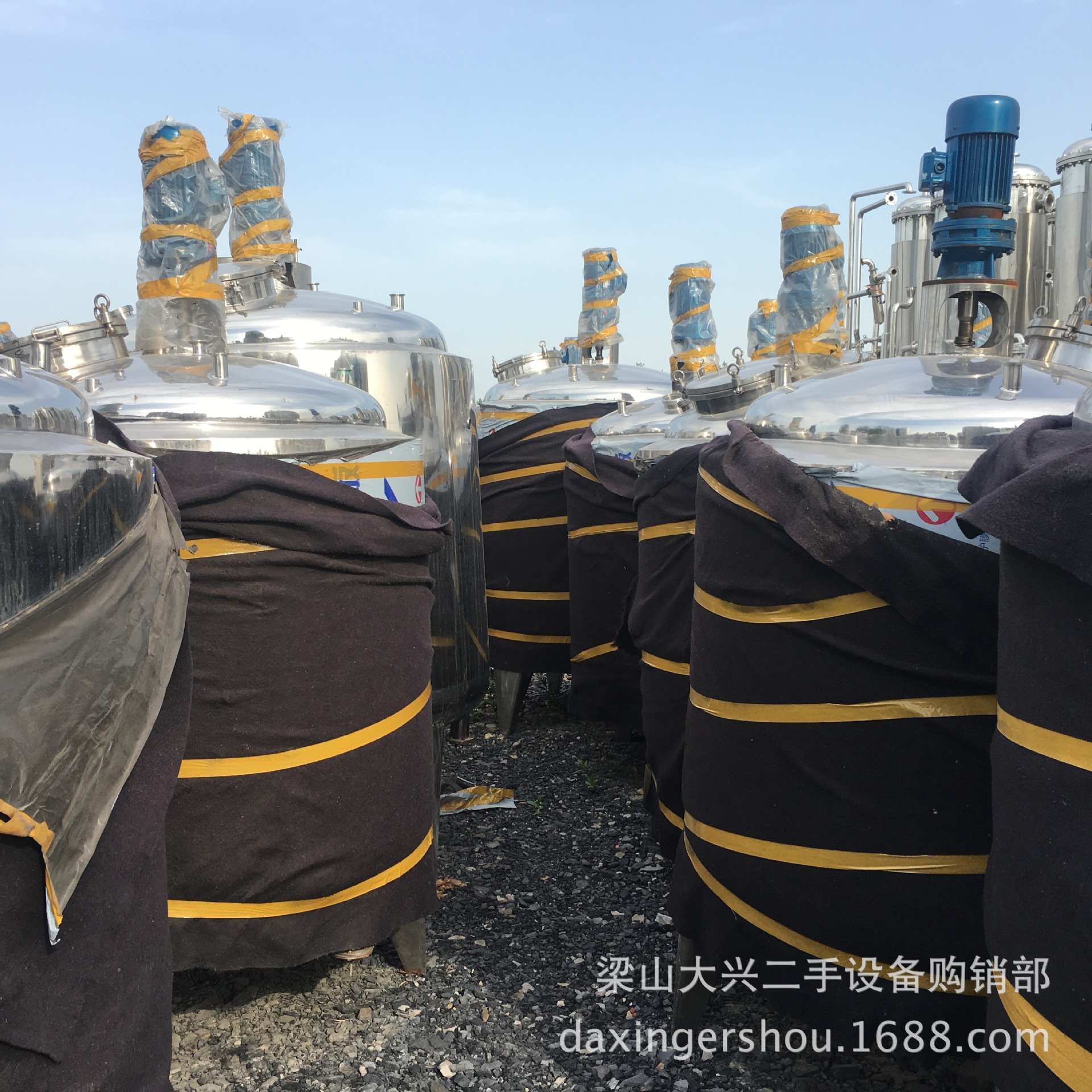 出售二手电加热反应釜 3至10吨不锈钢反应釜 内盘管式电加热反应