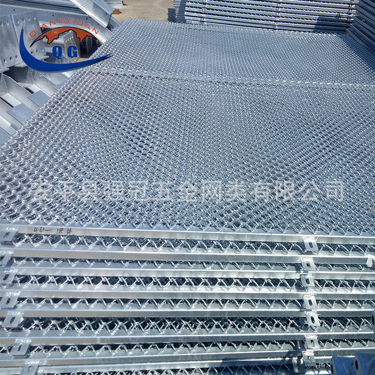 球场防护隔离围栏镀锌材质勾花网 60*60mm孔径菱形勾花网护栏