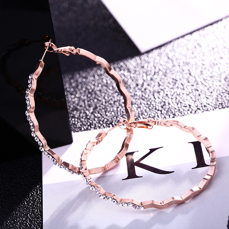 义乌饰品源头厂家 13年流行饰品生产经验 网红大圆圈耳环设计开发