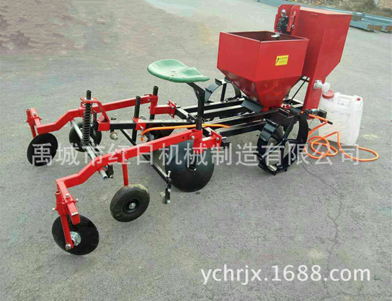 农用土豆种植机  覆膜喷药施肥机   阿里巴巴实拍土豆种植机