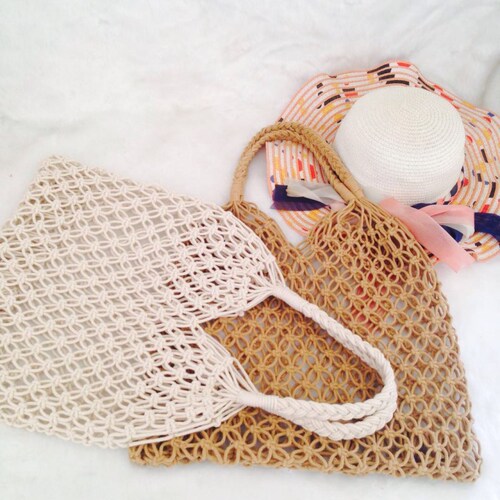 Manufacturer wholesale straw bag. New holiday cotton rope bag handwoven women's bag hollow mesh unlined single