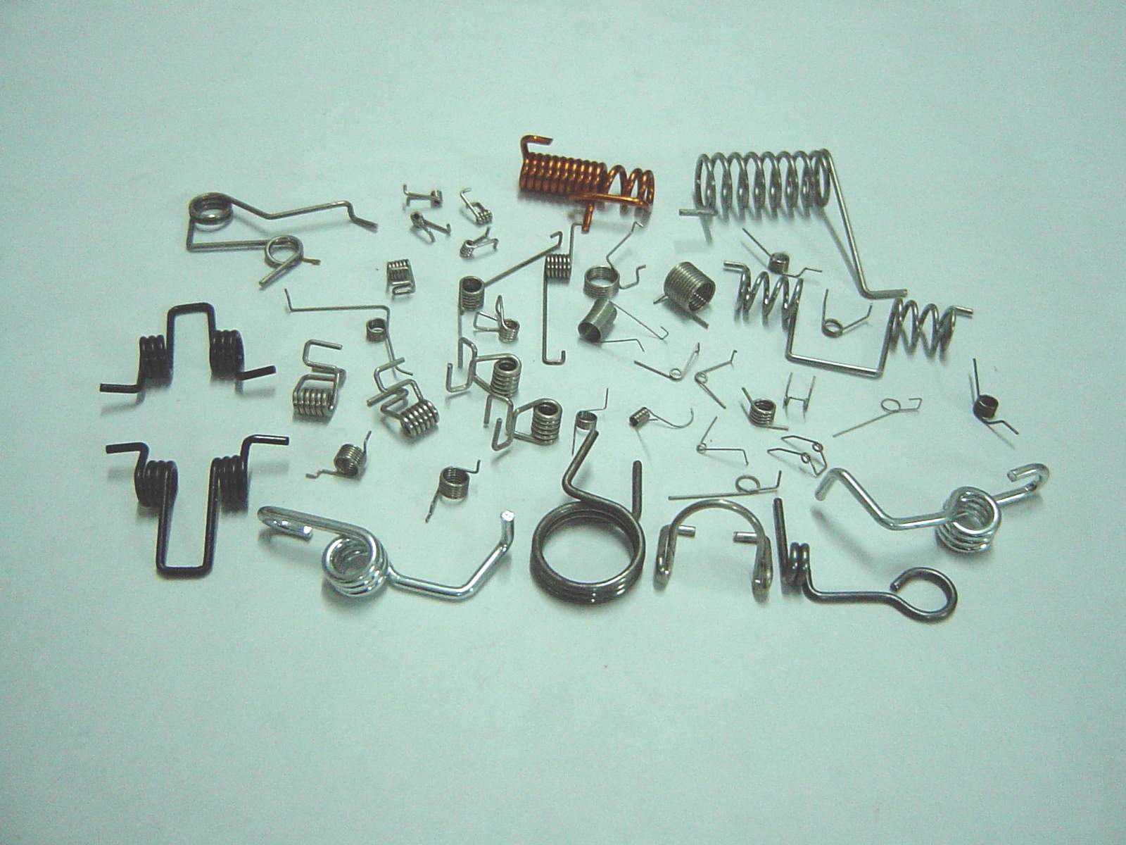 厂家生产高强度耐高温耐腐蚀抗疲劳不吸磁圆柱螺电子铍铜其他弹簧