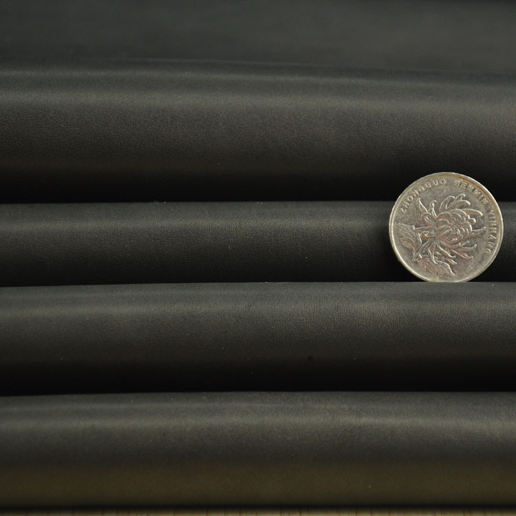 现货头层全粒面打蜡牛皮厂家 箱包鞋用黑色打蜡牛皮真皮皮料批发