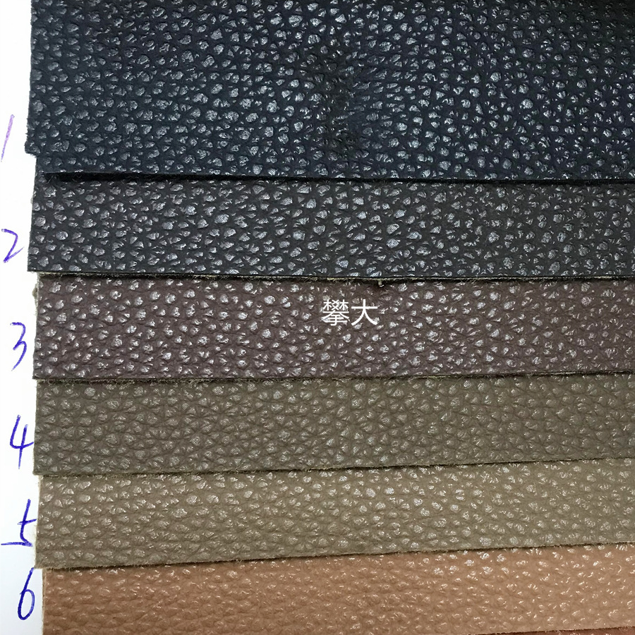 现货PU革面料 1.0厚度拉毛底 人造革箱包皮料 仿棉绒低半PU荔枝纹