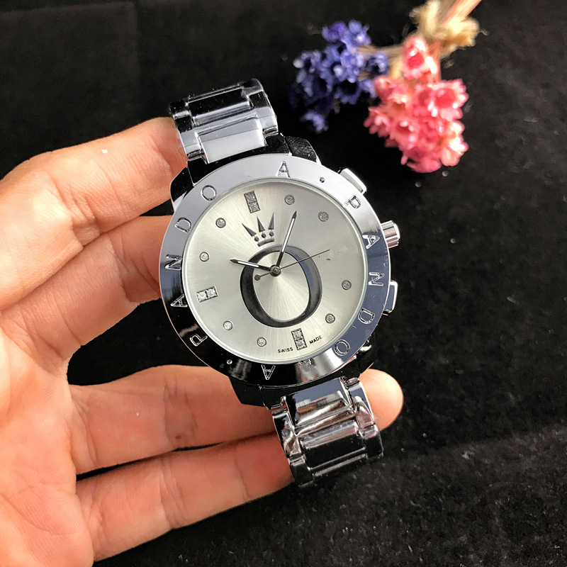 Men's and Women's Fashion Quartz Watch Men's Business Fashion Quartz Watch Rhinestone Scale Dial Style Quartz Watch