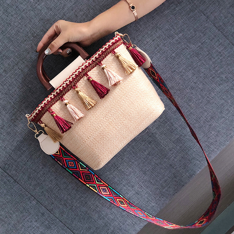 2019 new pattern Sandy beach Straw bag Ethnic style Coloured ribbon tassels Beach Bag CK Red Book Mosaic Hit color Female bag