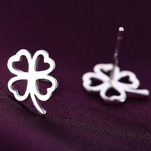 Temperament Korean version of Silver Women's earrings simple fashion four-leaf clover silver earrings little girl flower earrings