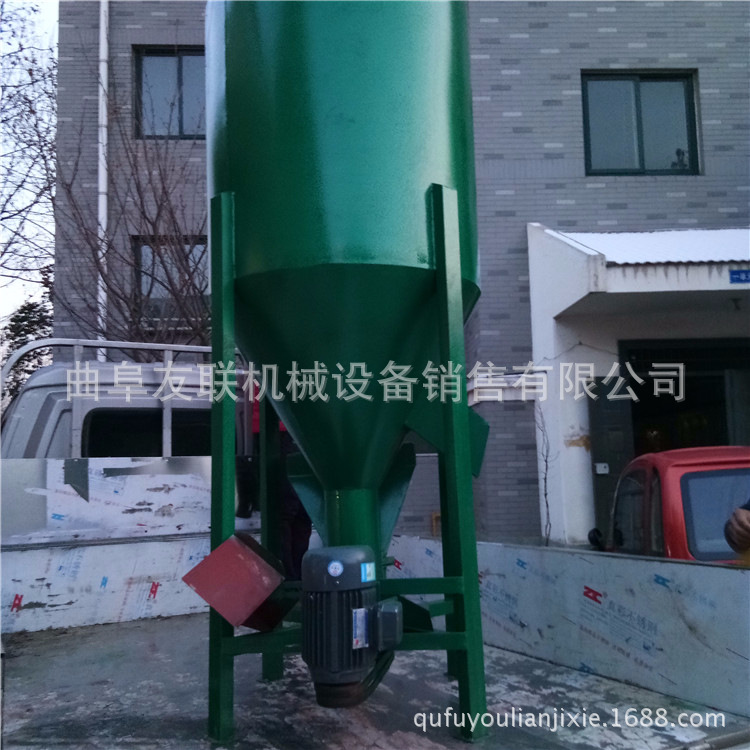两吨自吸玉米粉碎机 500公斤饲料搅拌机 养殖搅拌粉碎一体机20
