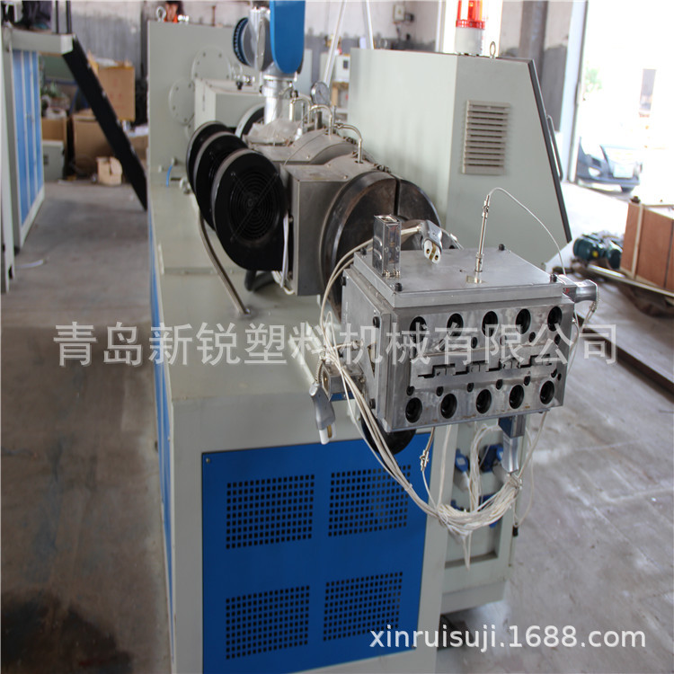 生产踢脚线设备 PVC门套线生产线 青岛新锐