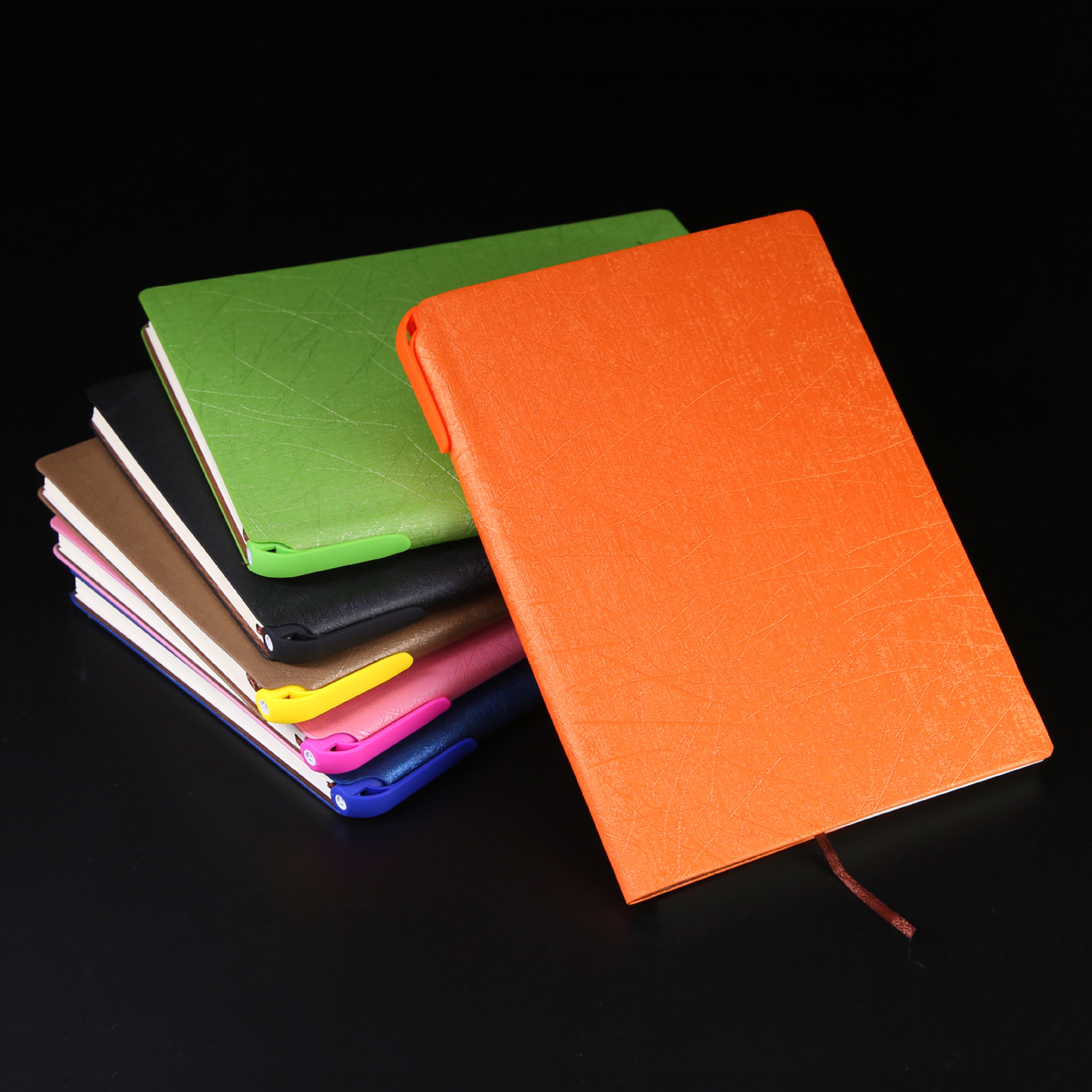 厂家热销商务笔记本PU变色软皮带插笔式笔记本A5记事本子定制LOGO