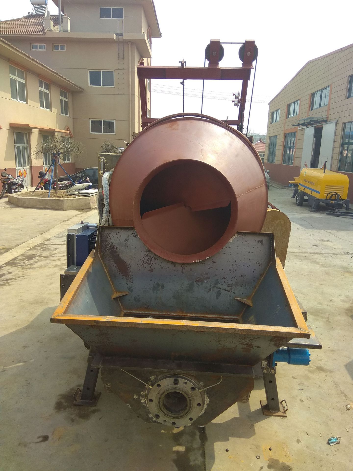 烟台水泥搅拌机，粉刷机 小型移动混凝土搅拌站 新赛机械搅拌拖泵