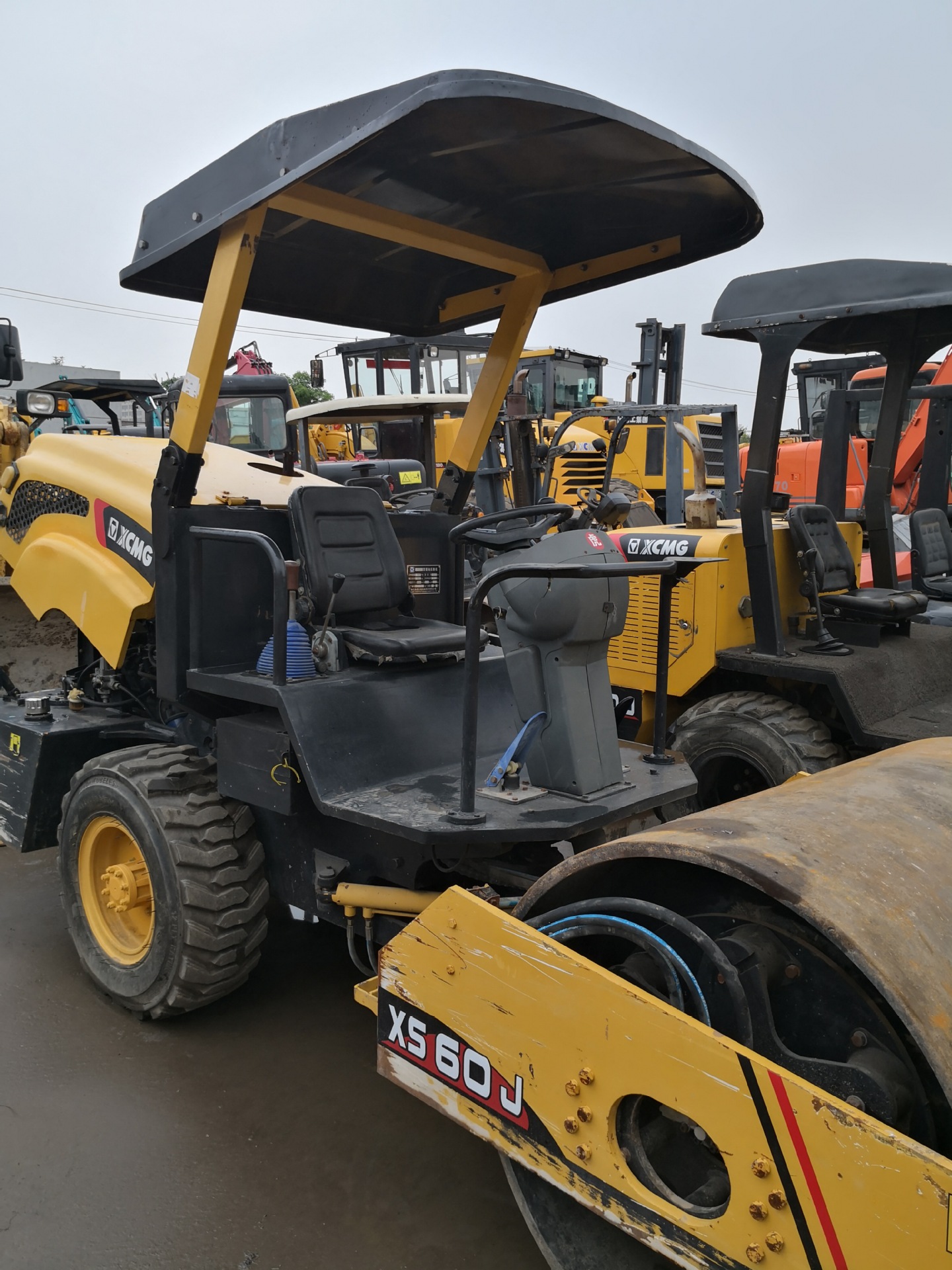 6吨、7吨、10吨徐工二手振动压路机-二手压路机价格