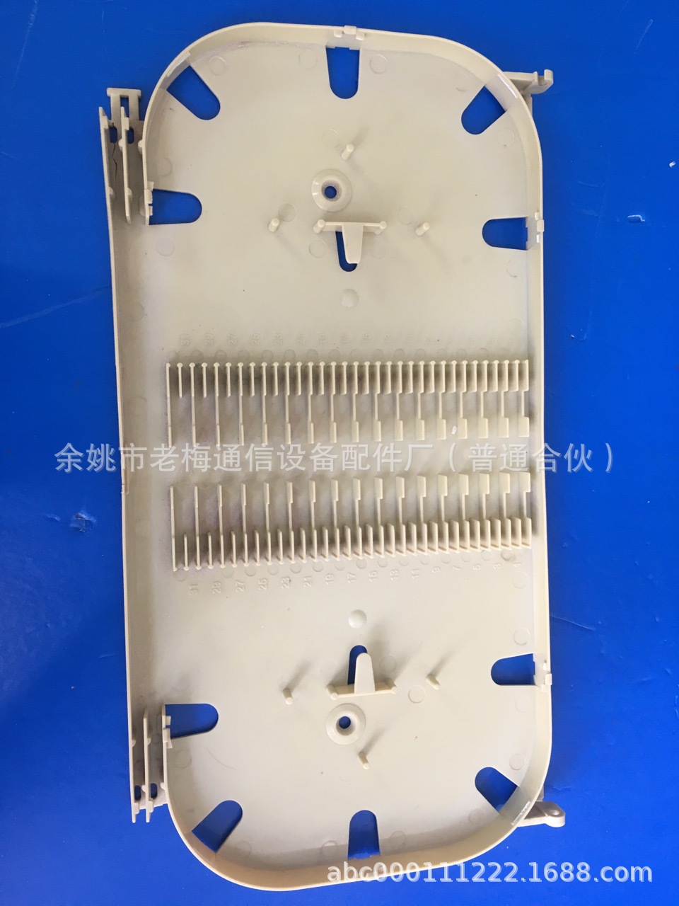 32芯直熔盘(长276*宽140*厚12.2)、皮线光缆接续盒、光分路器外壳