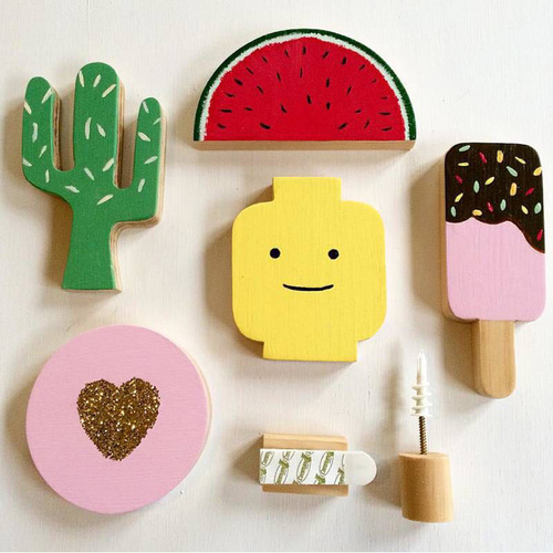One piece drop shipping ins decoration Nordic style love heart solid wood hook wall hook children's room children's clothing store wall decoration