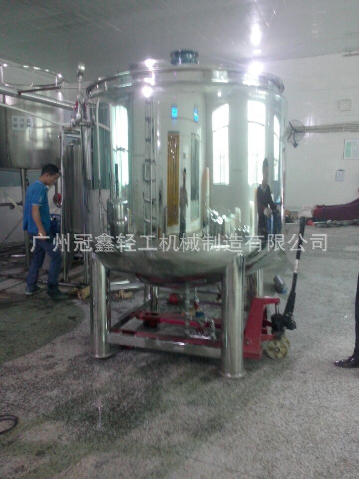 3吨蒸汽加热搅拌罐 J酱油加热搅拌罐 食用油调和釜 加热搅拌罐