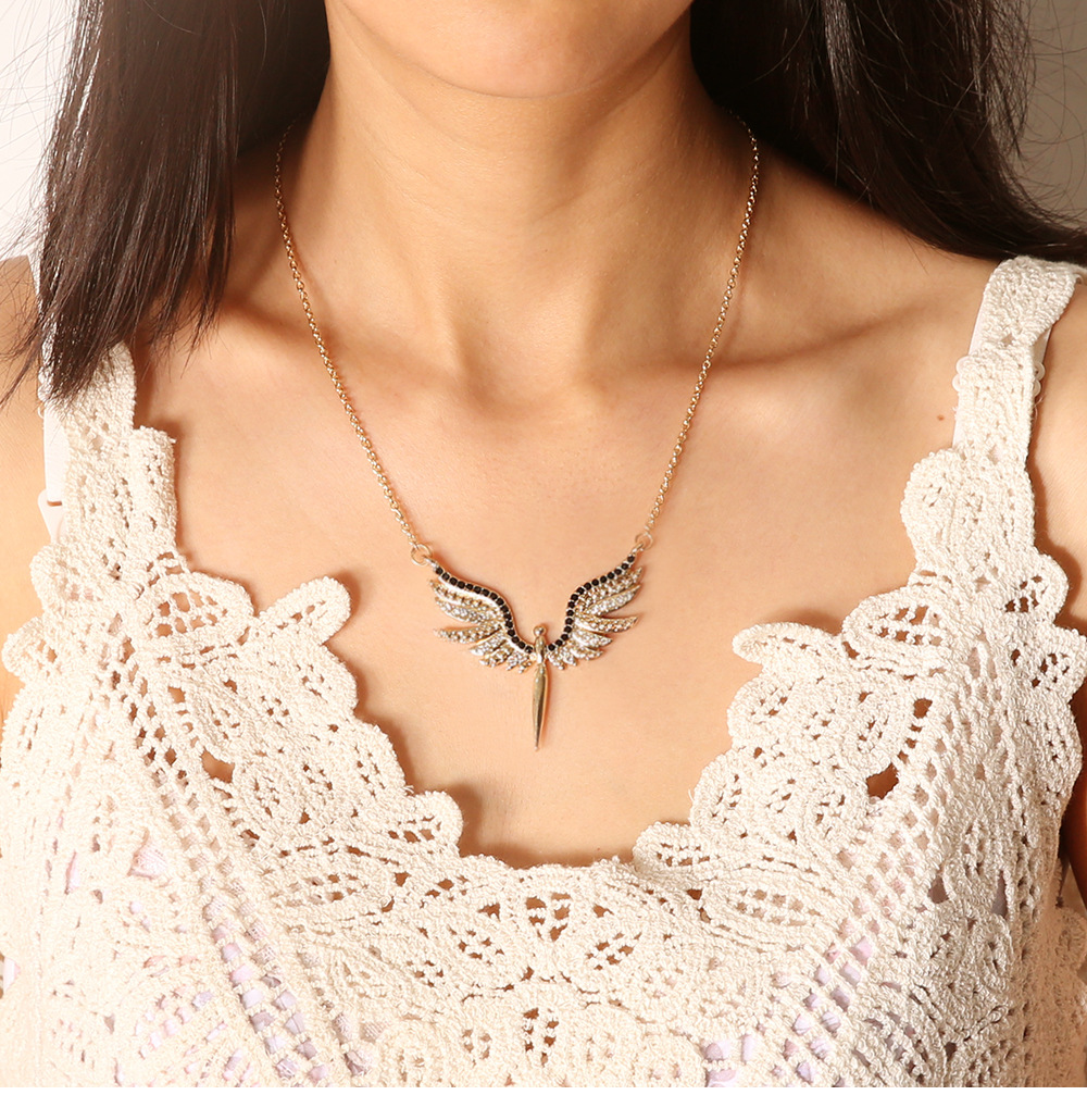 Europe And America Creative Rhinestone Angel Wings Guardian Necklace Clavicle Chain display picture 1