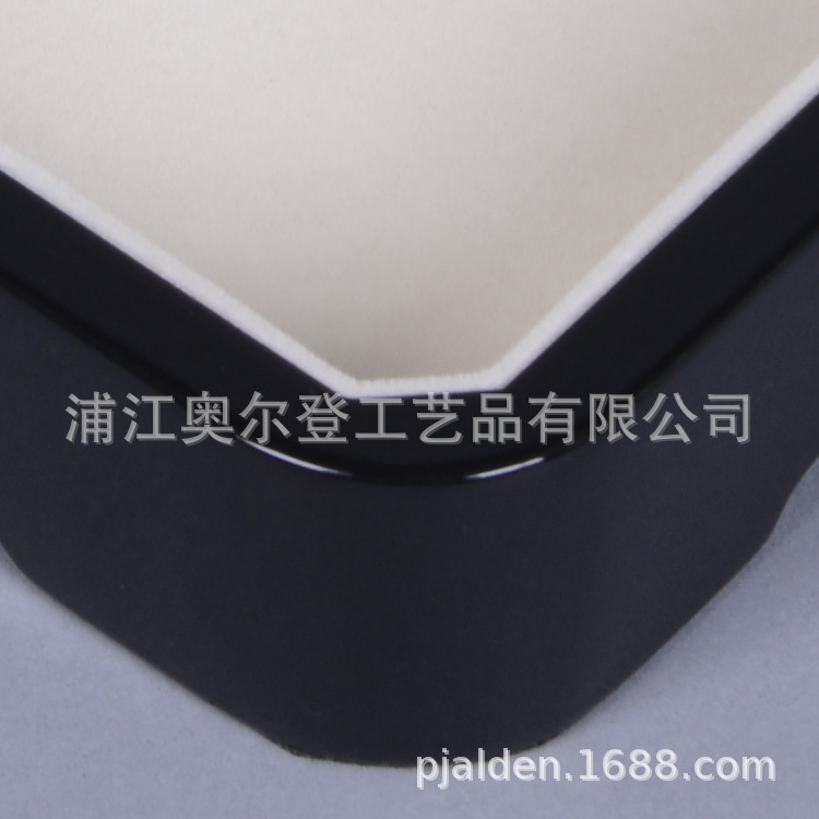 Crystal perfume bottle, essential oil wooden box, custom gift packaging, jewelry wooden box, glasses, tea, baked lacquer black wooden box detail image 3