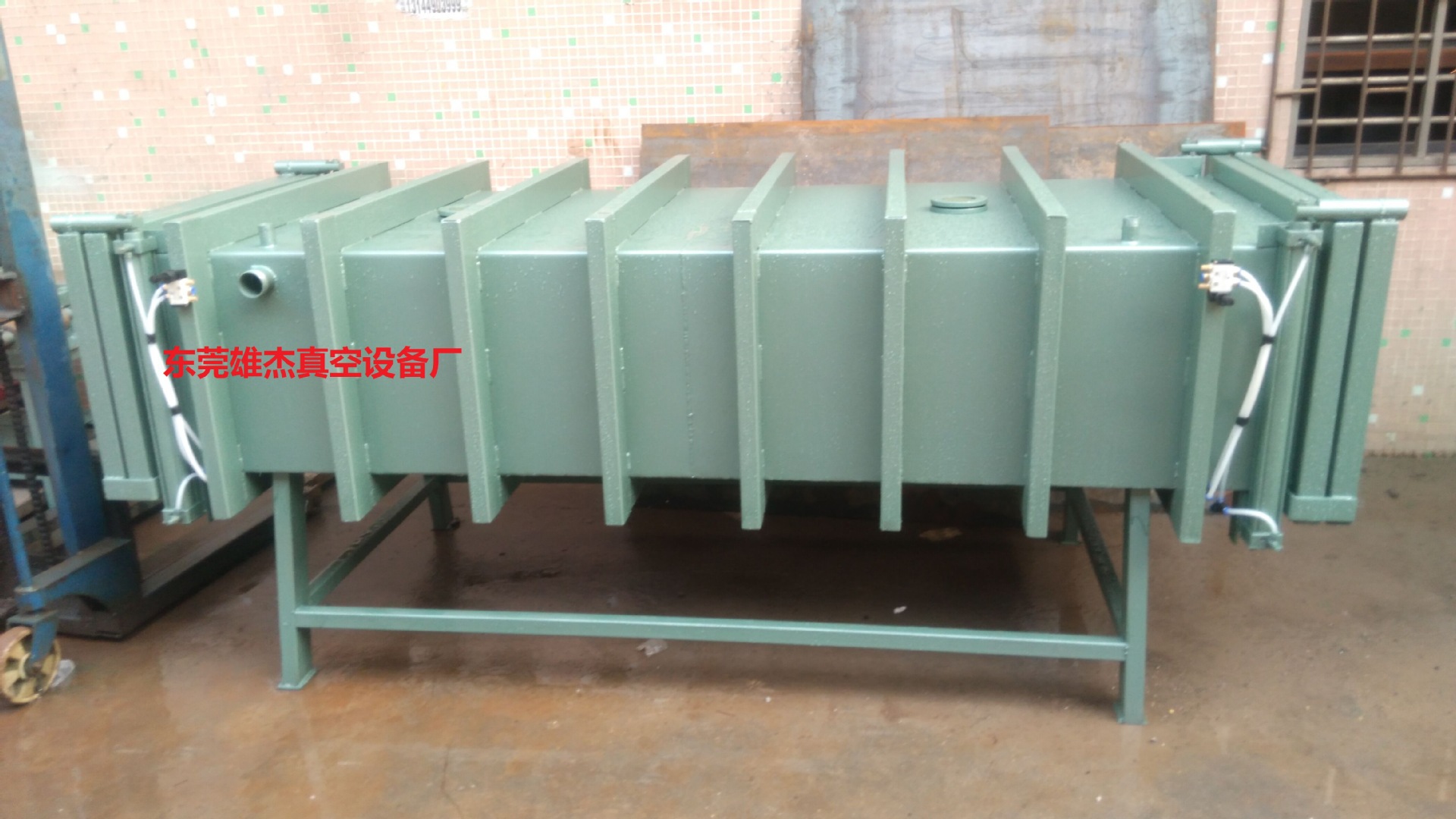 雄杰厂生产聚酯人造大理石真空箱定制｜人造大理石抽真空设备脱泡