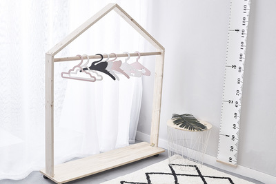 ins童装店装饰展示架 小房子落地滚轮衣架 童装店儿童房展示道具