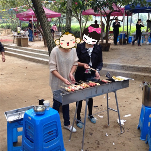 Butterfly grilled thickened mutton skewers large charcoal barbecue commercial barbecue grill 1.2 meters long and 18 inches wide