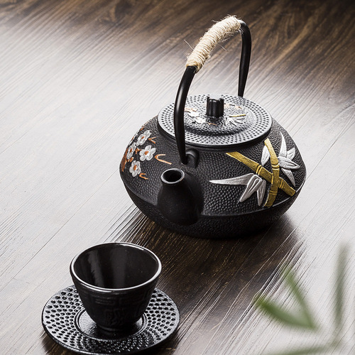 Japanese exquisite plum and bamboo handmade cast iron kettle for boiling water and making tea household teapot tea set with filter manufacturer iron kettle wholesale