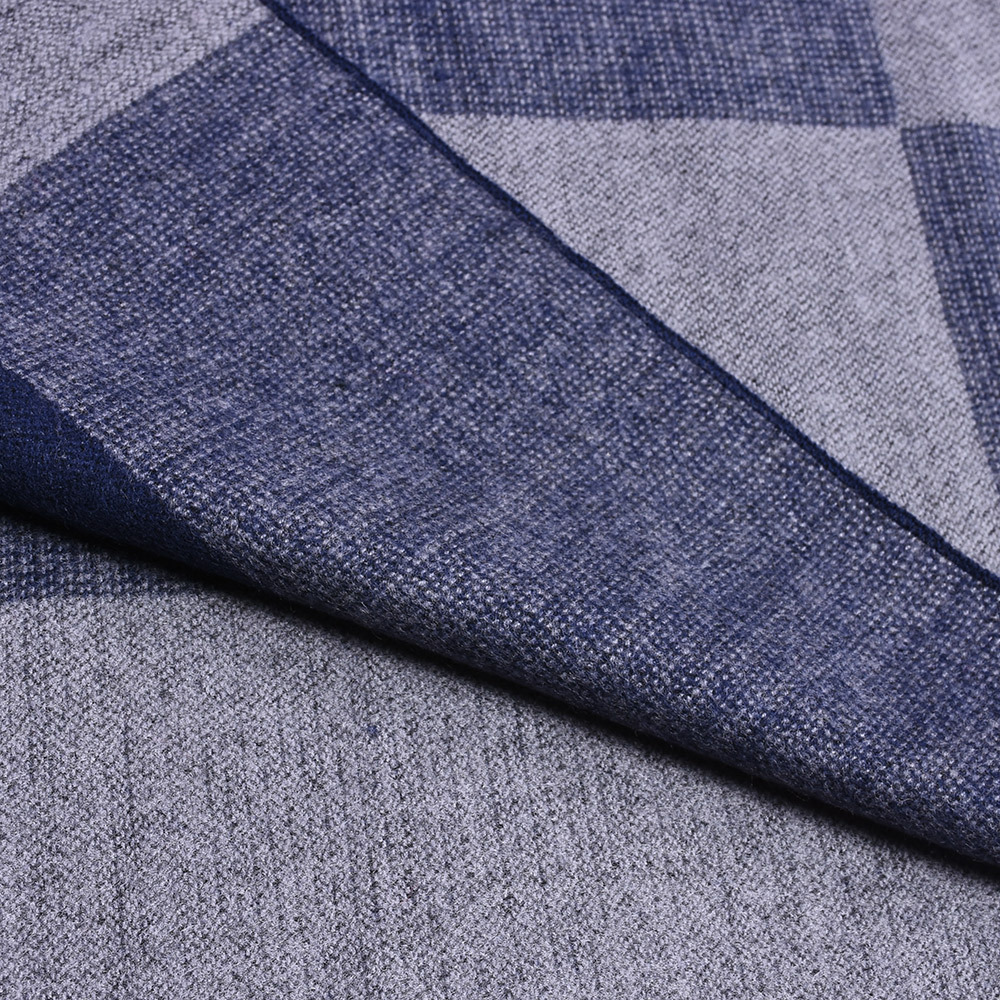 Rutig herrscarf i imitationskashmir med fransar för vintern_voghion.com
