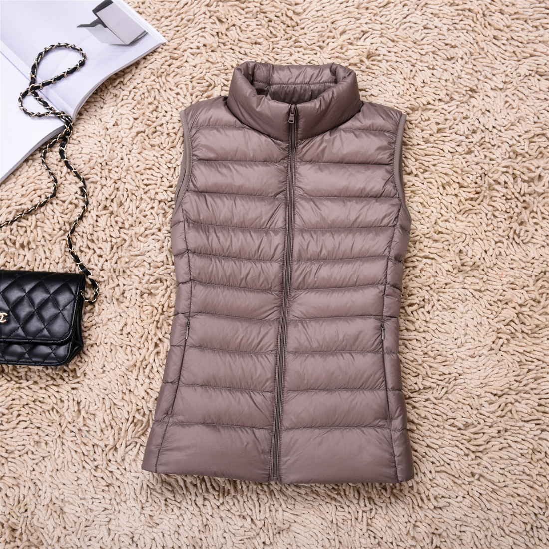 2020 new women's lightweight vest down jacket manufacturer wholesale sleeveless warm autumn and winter short down jacket for women