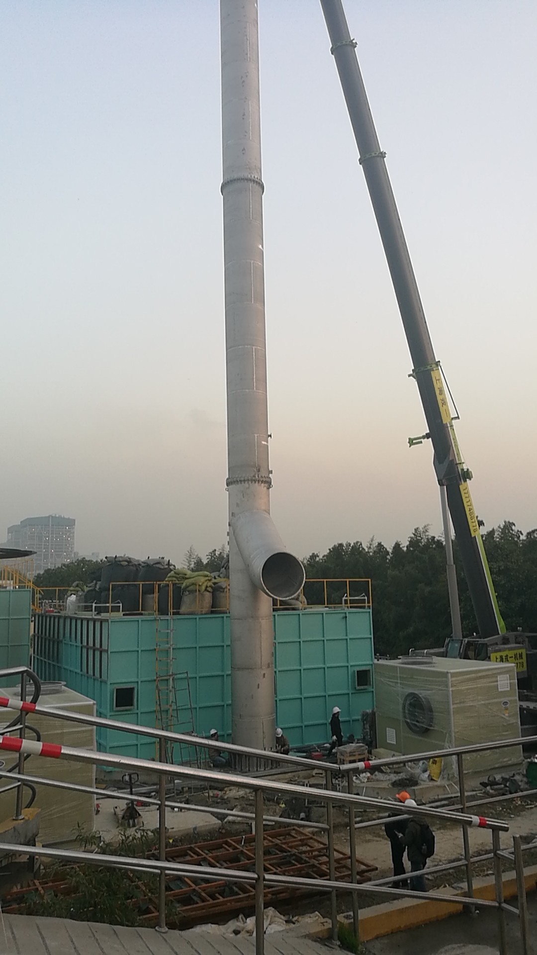 加厚碳钢囱加高  自立铁烟囱 直立式钢烟囱