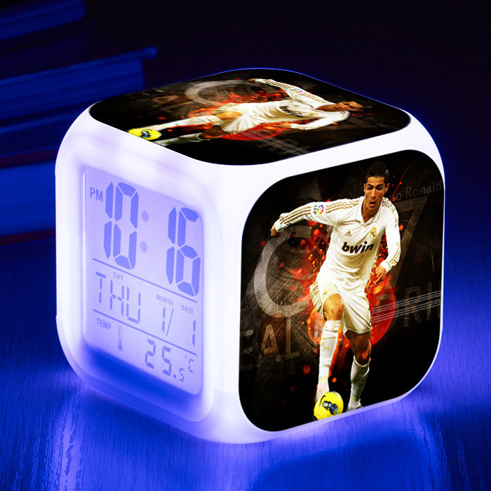 世界杯足球联赛C罗球星闹钟 LED数字七彩四方闹钟 创意小闹钟