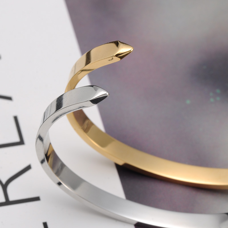 Bracelet Ouvert Simple Lettrage En Acier Inoxydable En Gros Nihaojewelry display picture 8