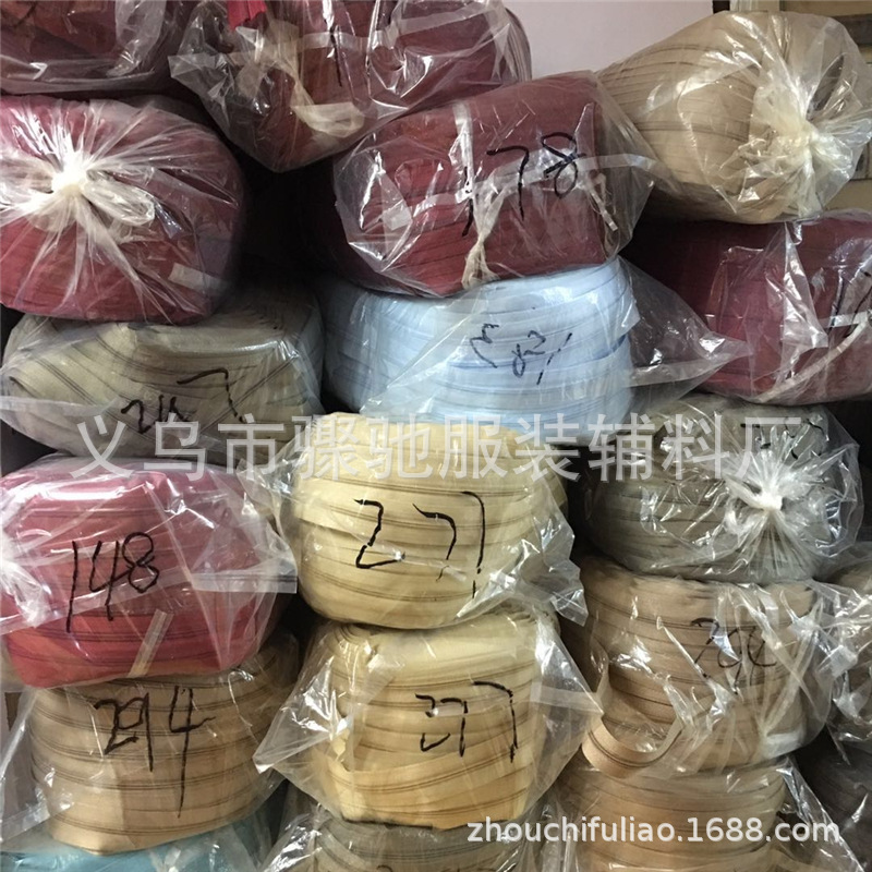 Nylon pillowcase with zipper