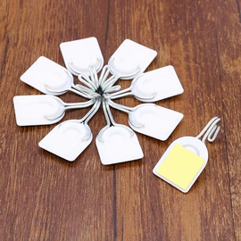 场地布置道具;灯笼;拉花、彩带