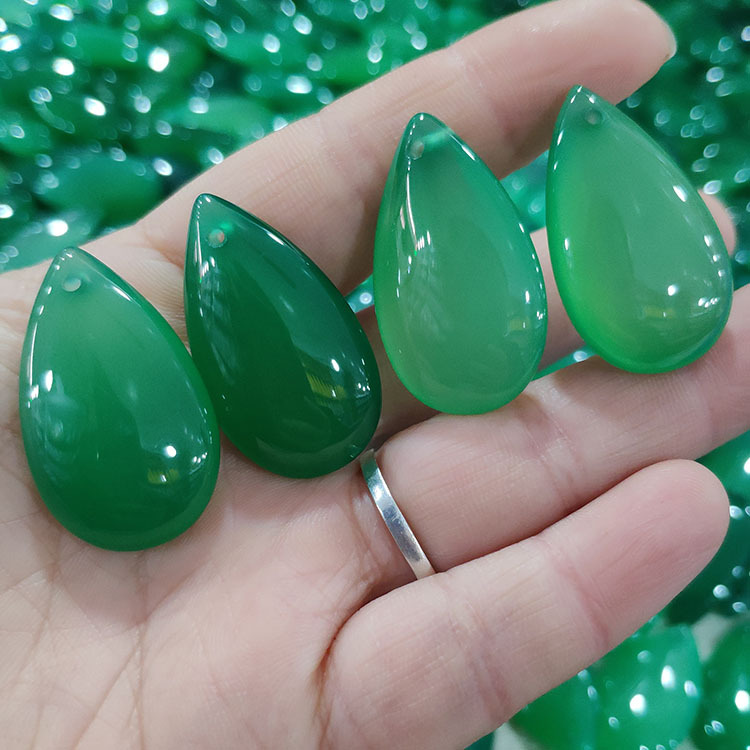 热销爆款巴西绿玉髓水滴挂件女款绿玛瑙水滴项链吊坠批发