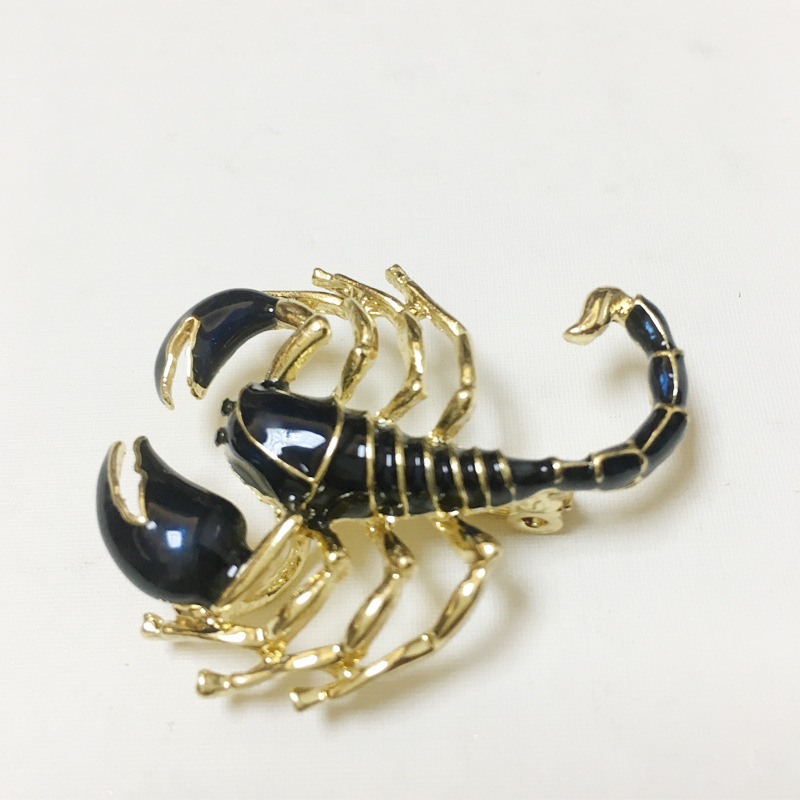 Nuova popolare spilla di scorpione nero, spilla in lega di pittura a olio di fascia alta_voghion.com