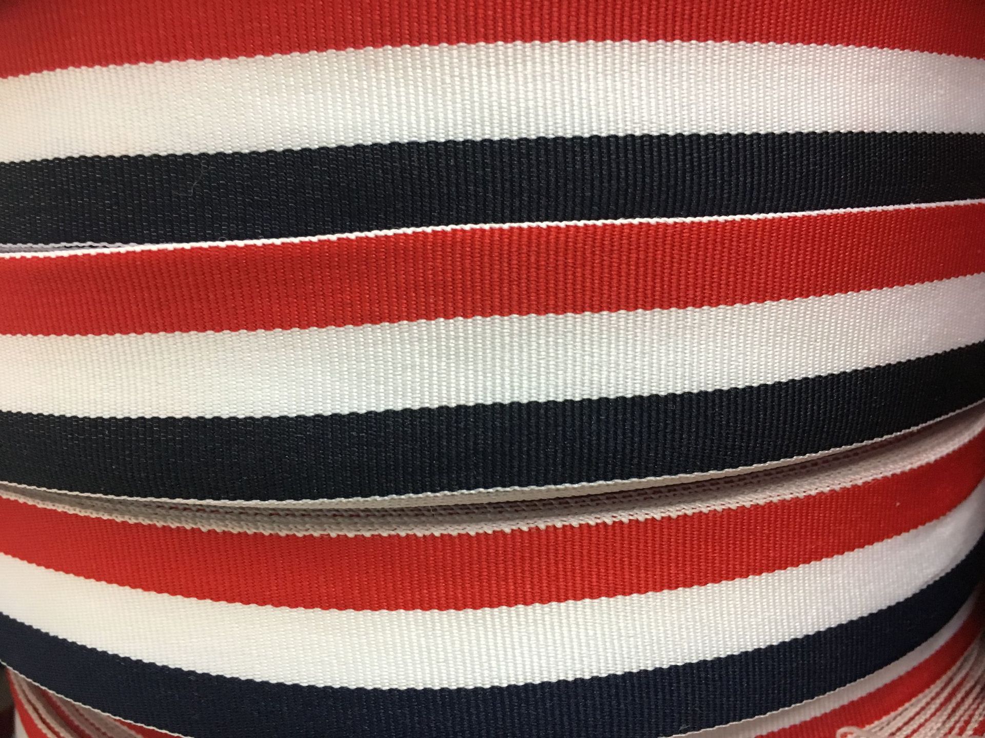 Cinta de poliéster-algodón a rayas de tres colores multi-especificación cinta a juego de color ropa hogar textil cinta fábrica en stock al por mayor