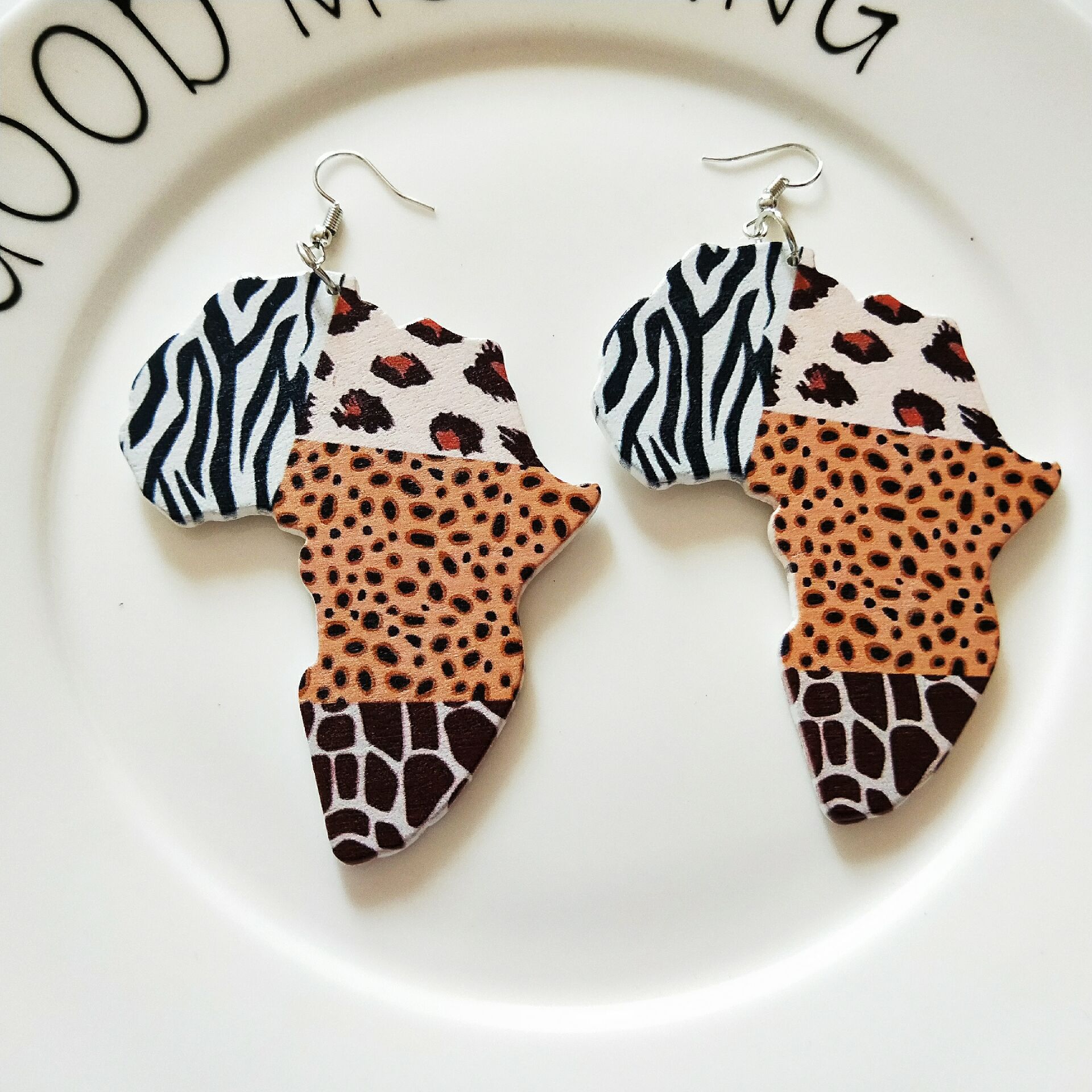 Retro Contrast Color Wooden Earrings display picture 4