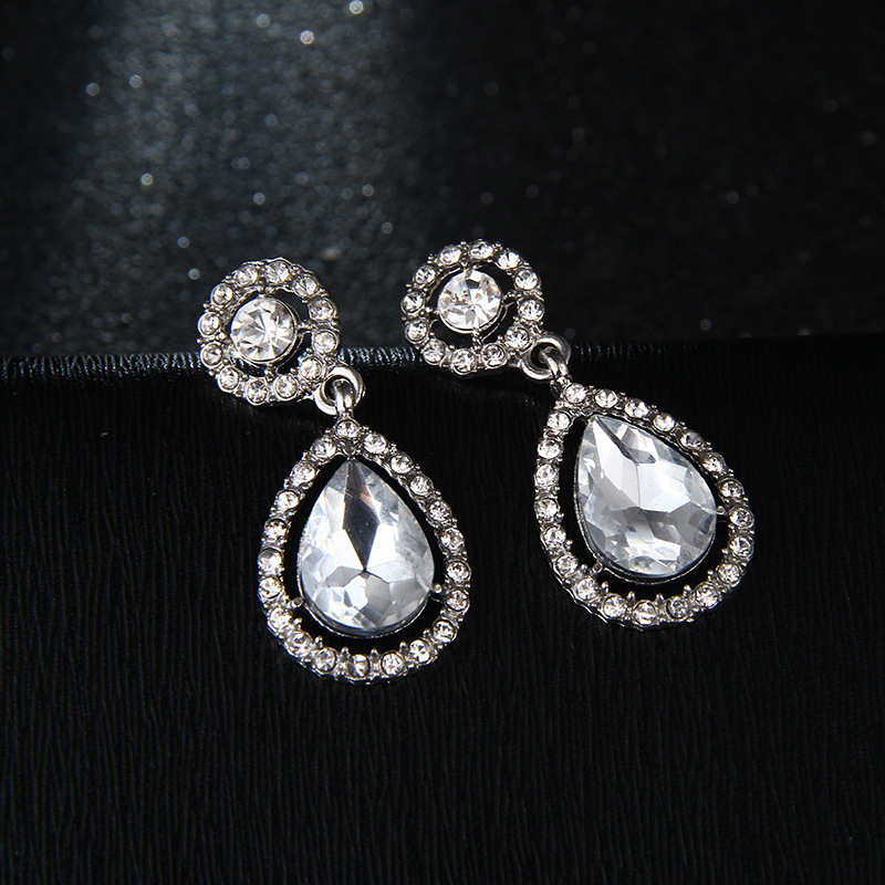Simple Personality Diamond-studded Water Drop Long Earrings display picture 2