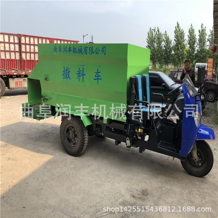 电动投料车工艺设计 羊场自动撒料车 出料干净电动投料车高效