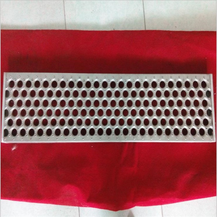 厂家批发工业平台防滑板 3mm鳄鱼冲踏步板 楼梯脚踏板