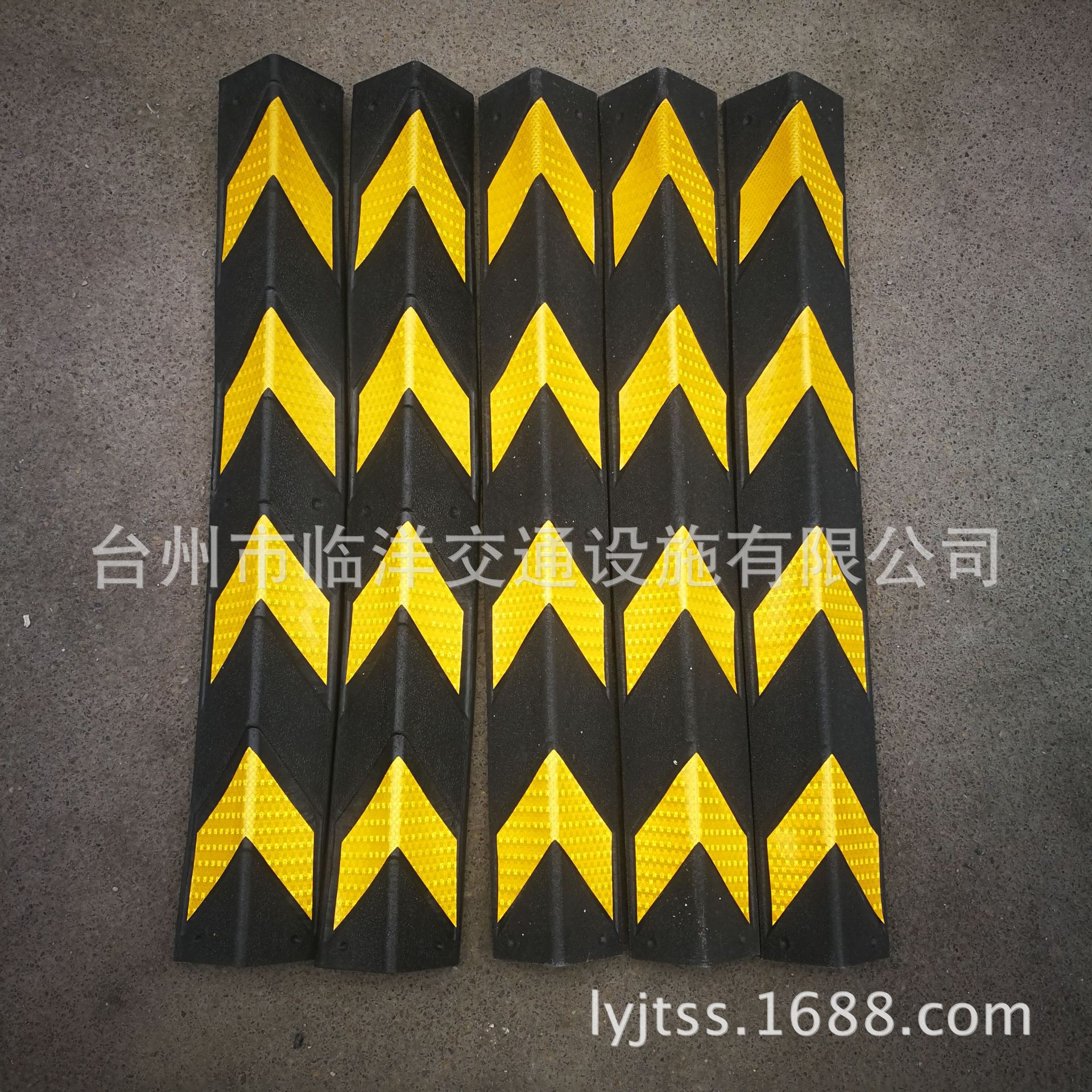 厂家供应 黑色塑料护墙角  黄色反光膜  防护条 地下车库防护墙角
