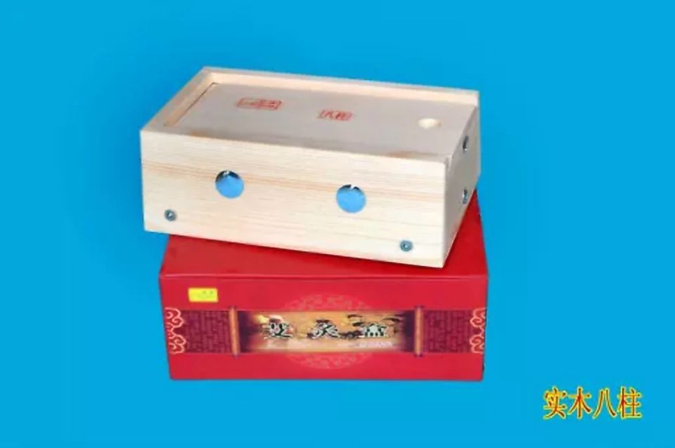 12-Column Wooden Moxibustion Box Portable Moxa Burner for Full Body Warming at Home in use