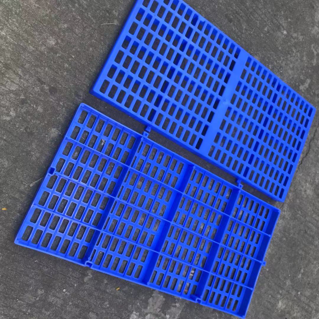 厂家直销塑料加厚拼装防潮小垫板全新加厚宠物网格栈板防潮小垫板