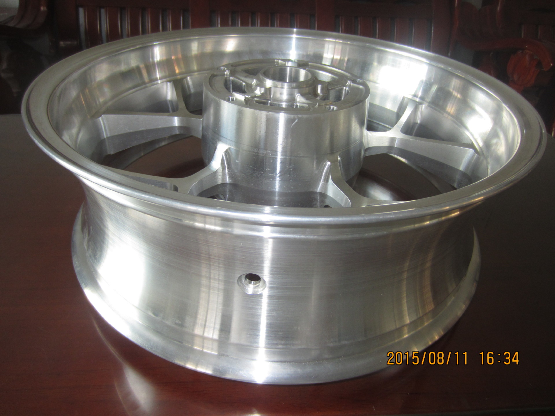 定制CNC加工精密铝合金摩托车汽车轮毂手板模型零件定制快速成型