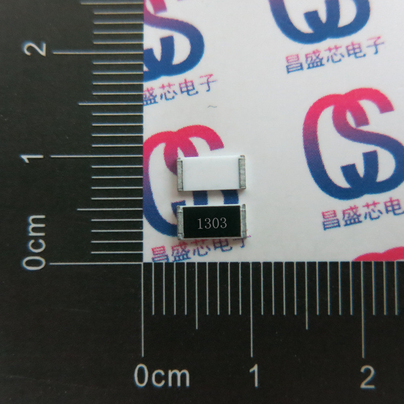贴片精度电阻2512 130K 1% 丝印1303 功率:1W 尺寸：1盘/400元