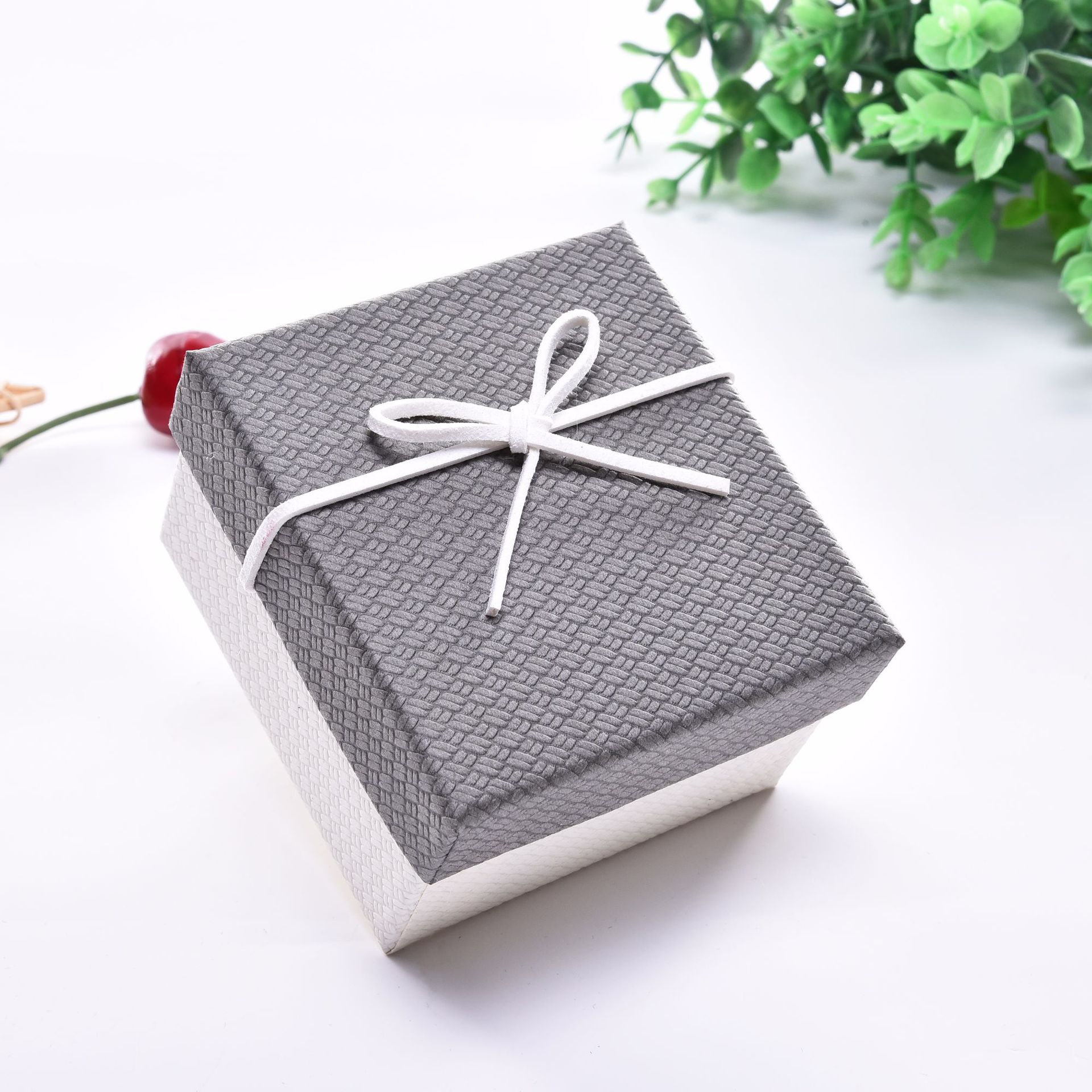 Simple Style Solid Color Paper Jewelry Boxes display picture 1