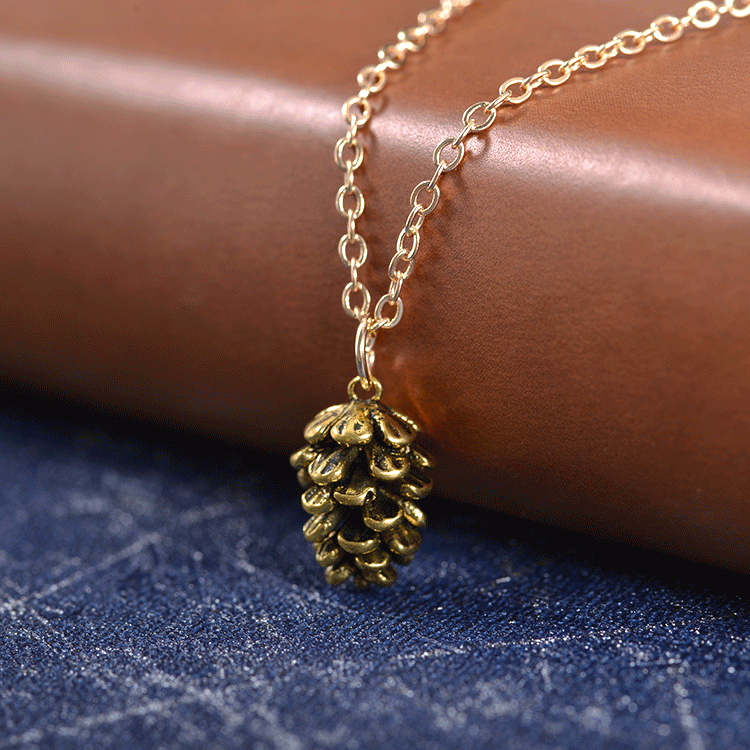 Simple Plant Pine Nuts Necklace Retro Flowers Flower Pendant Necklace Clavicle Chain Necklace display picture 6