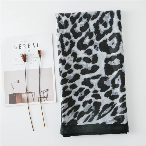 South Korea's Dongdaemun autumn and winter cotton and linen scarf sexy large leopard print black edge full edge thickened double-sided large shawl