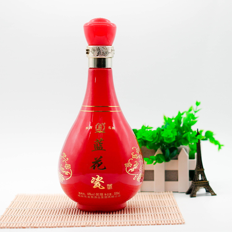 批量生产红色喷涂酒瓶 金色花纹彩色玻璃瓶 一斤装酒瓶配红色瓶盖